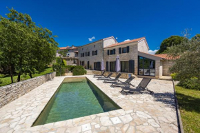 Casa 42 pet friendly for 9 people in Central Istria with salt - water pool